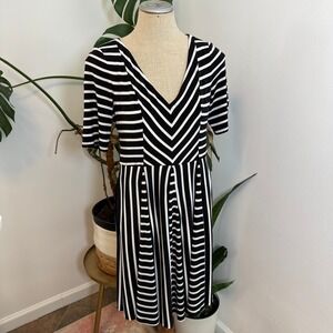 Maggy London Striped Fit and Flare Dress 8 Black White V-Neck Short Sleeve